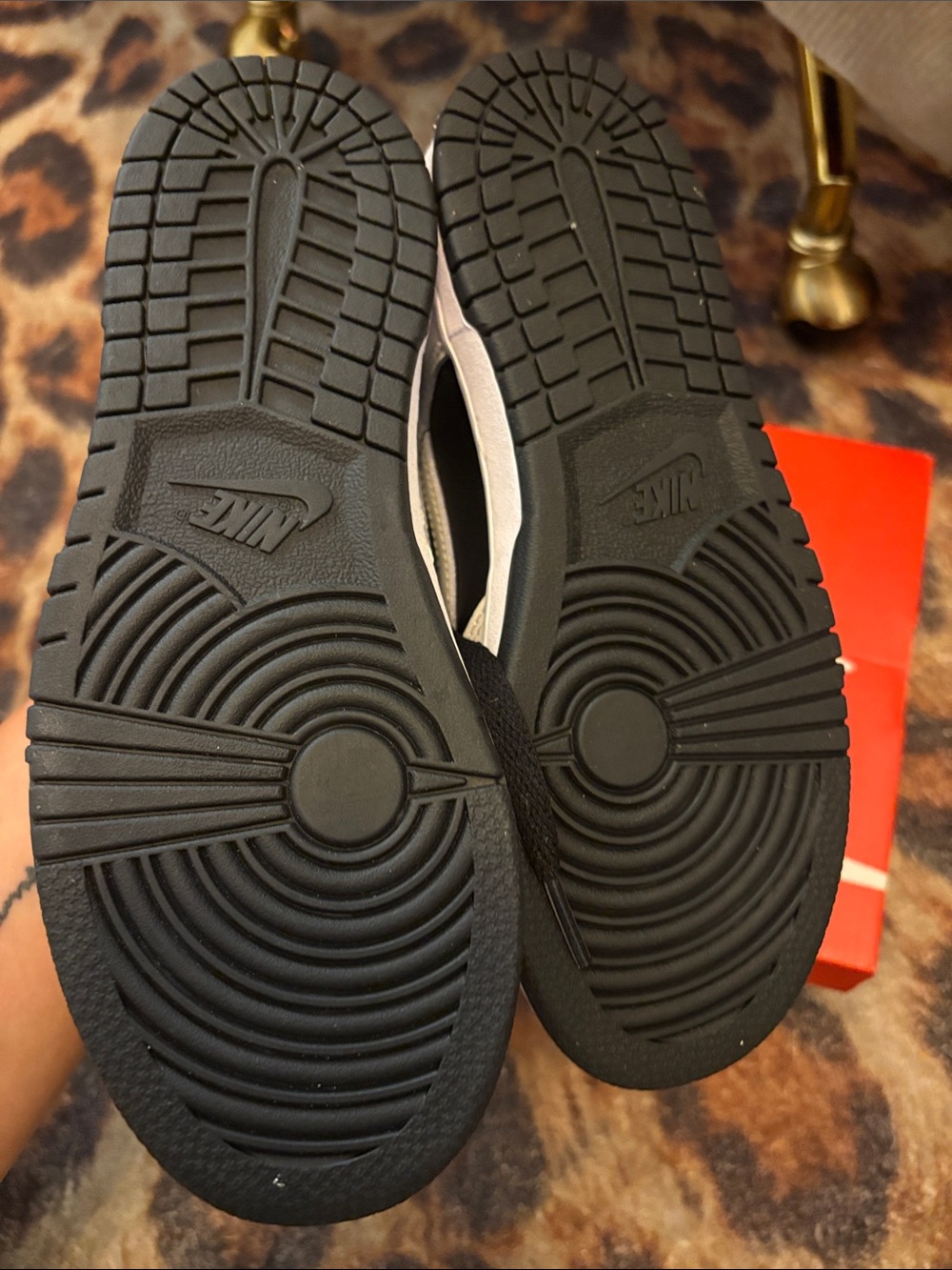 Nike Kids dunk low black/platinum. New in box - Picture 3 of 5